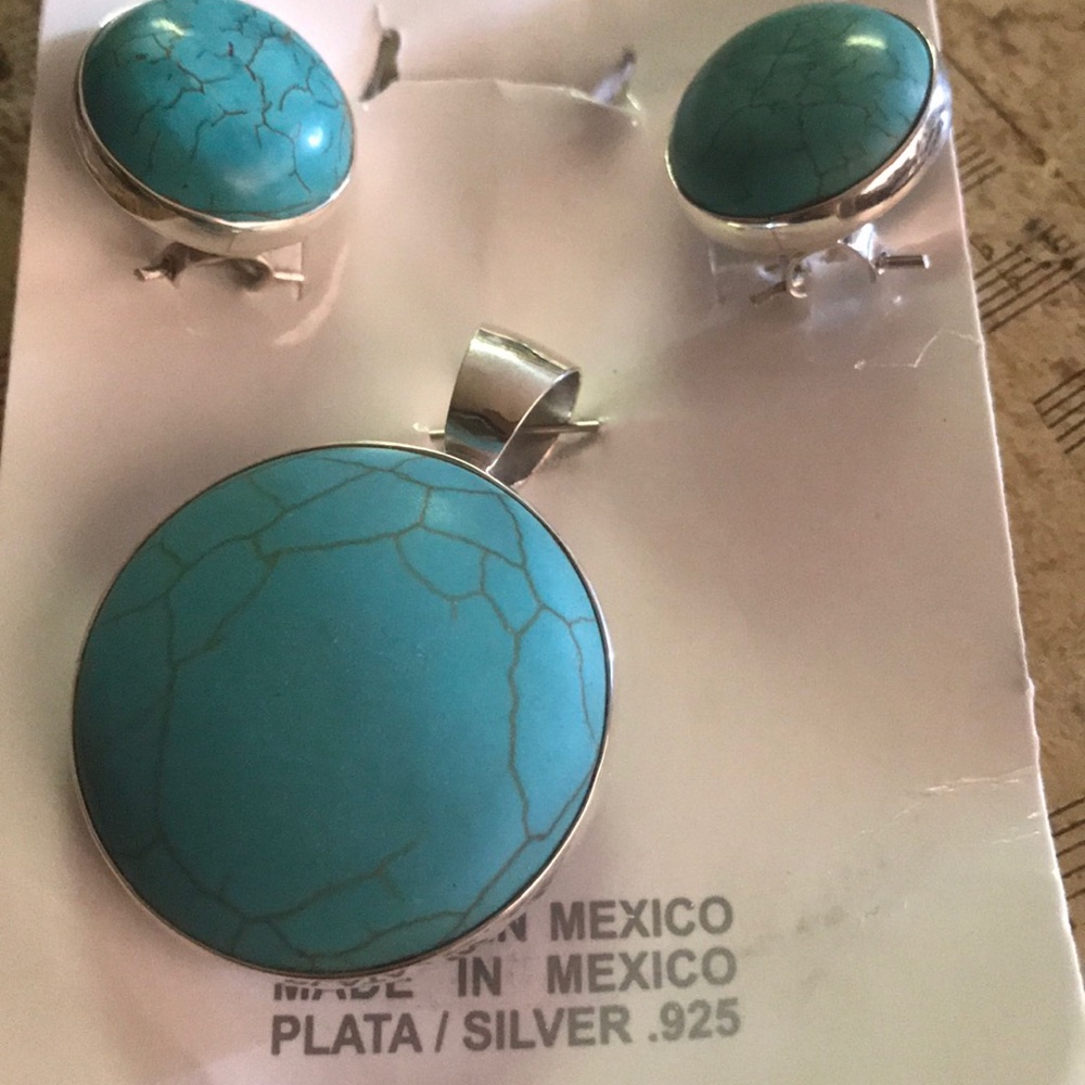 Set. earrings .ring . Stone real silver .925